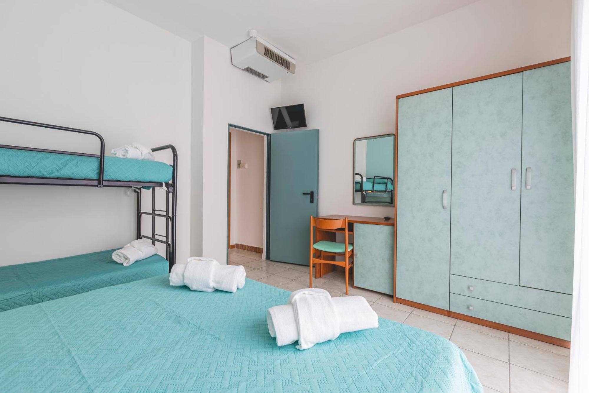 La Perla Hotel *